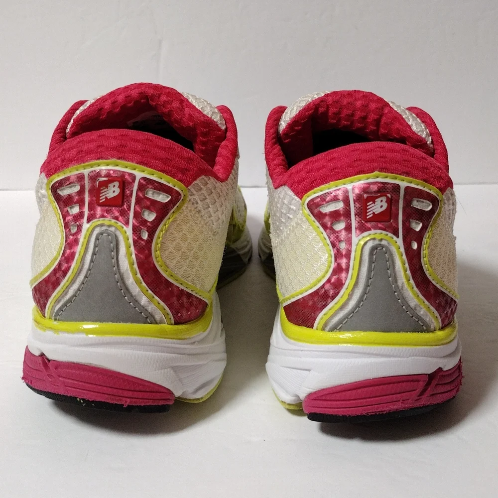 New Balance Women's 1190 Lace-Up Running Low Top Athletic Sneakers Size 9